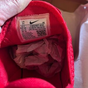 7Y red Nike 270 Air Max like new